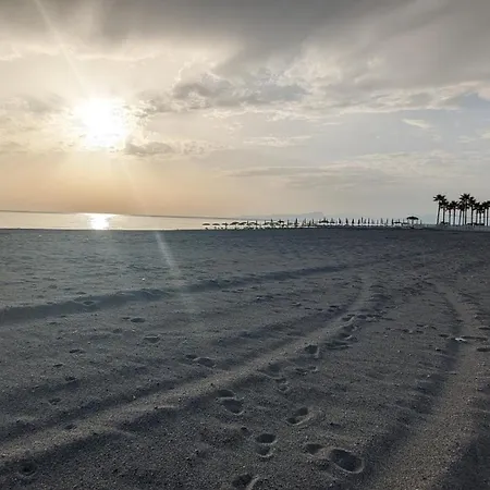 Appartement 3 Min Walk To Award Winning Beaches! *