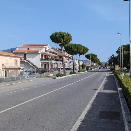 3 Min Walk To Award Winning Beaches! Cipollina
