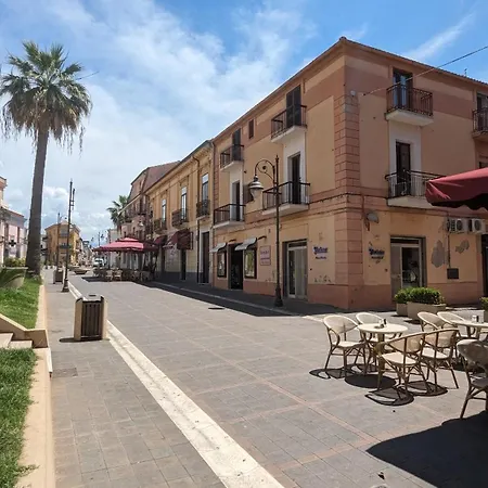 3 Min Walk To Award Winning Beaches!